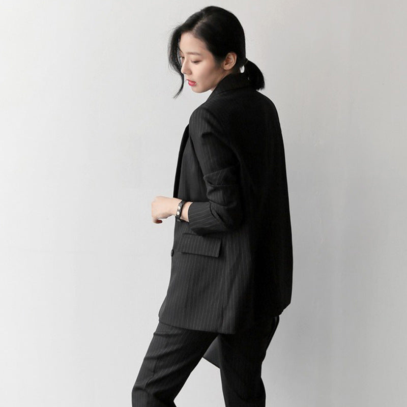 Elegant Striped Blazer Outfit – Effortless Style for Modern Women