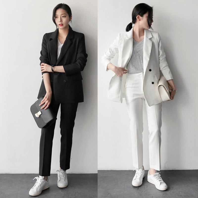 Elegant Striped Blazer Outfit – Effortless Style for Modern Women