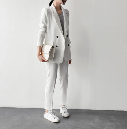 Elegant Striped Blazer Outfit – Effortless Style for Modern Women
